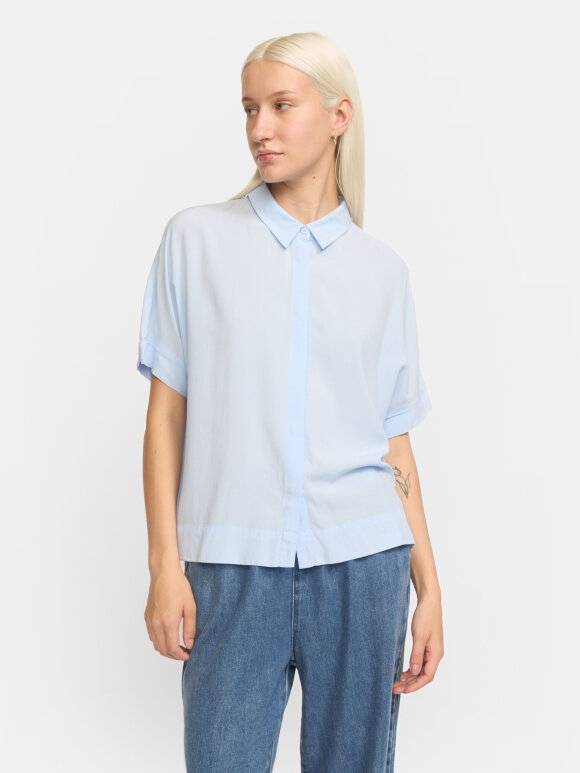Soft Rebels - SRFreedom SS Shirt. 241 lys bl