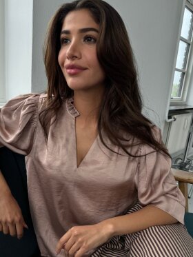 CONTINUE - CONTINUE Moe satin bluse sand