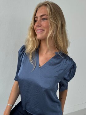 CONTINUE - CONTINUE Moe satin blouse Blue CONTINUE - CONTINUE Moe satin blouse Blue