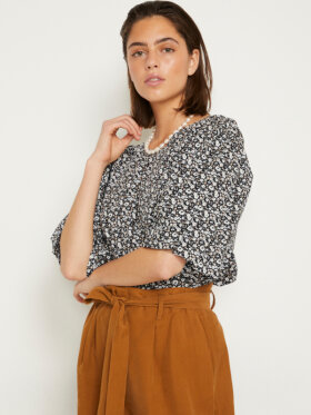 My Essential Wardrobe - MWMalia Blouse My Essential Wardrobe - MWMalia Blouse