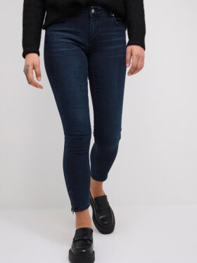 My Essential Wardrobe - 31 THE CELINAZIP 100 SLIM Y My Essential Wardrobe - 31 THE CELINAZIP 100 SLIM Y