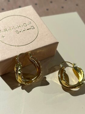 Friihof+Siig - Bølget hoops i guld Friihof+Siig - Bølget hoops i guld