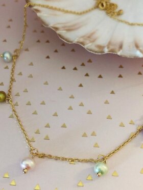 Friihof+Siig - Pastel Pearl Necklace i guld